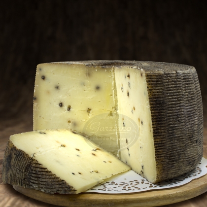 Pecorino Semistagionato al Pepe Nero